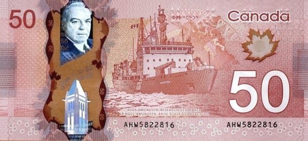 Корабль береговой охраны, маяк и морской пейзаж.