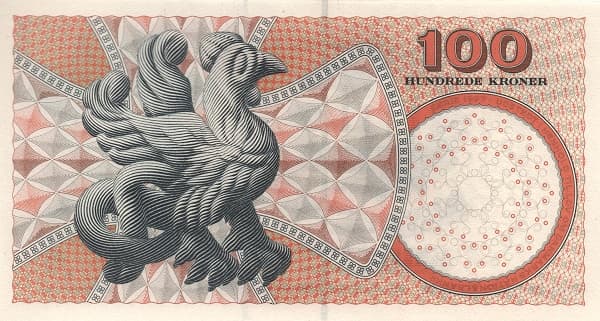 Скульптурная фигура и декоративный орнамент.
