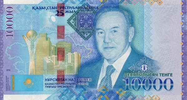 Башня со стальным каркасом (монумент "Байтерек") и здания в Астане Президент Нурсултан Назарбаев